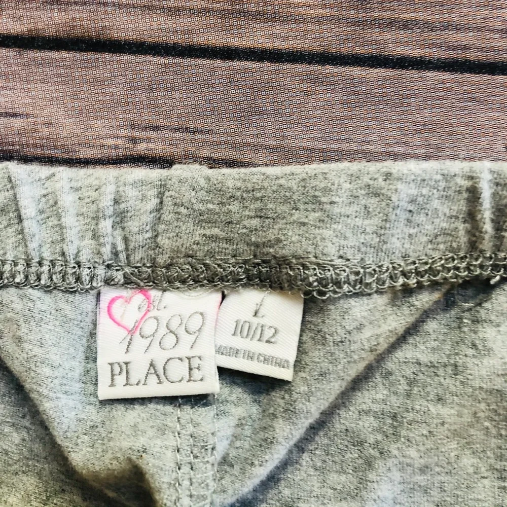 Girls grey leggings w/ sequence details! Size10/12